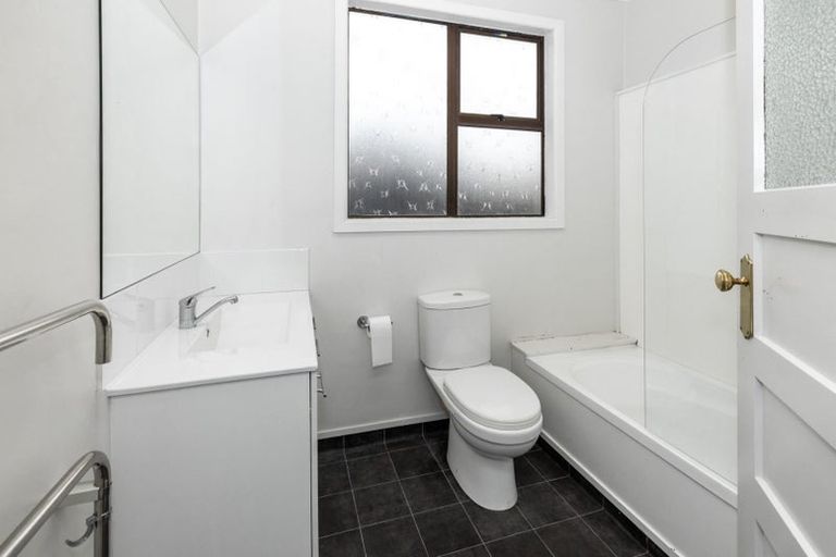 Photo of property in 76a Wood Street, Takaro, Palmerston North, 4410