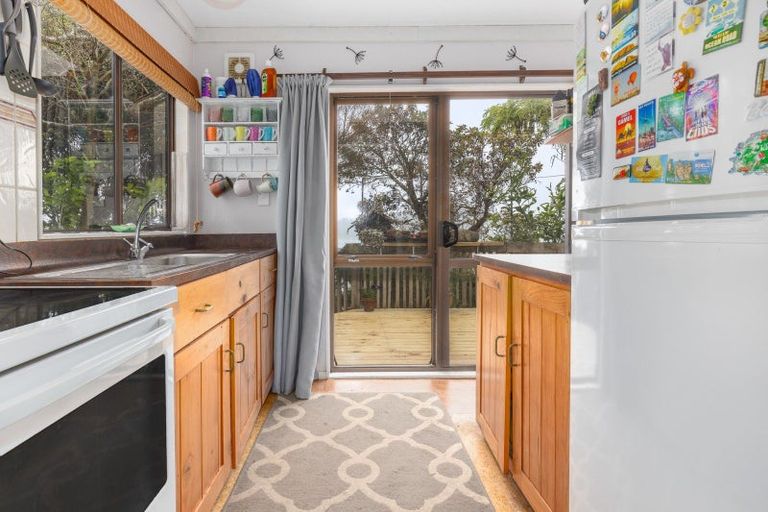 Photo of property in 17 Kinloch Place, Papakowhai, Porirua, 5024