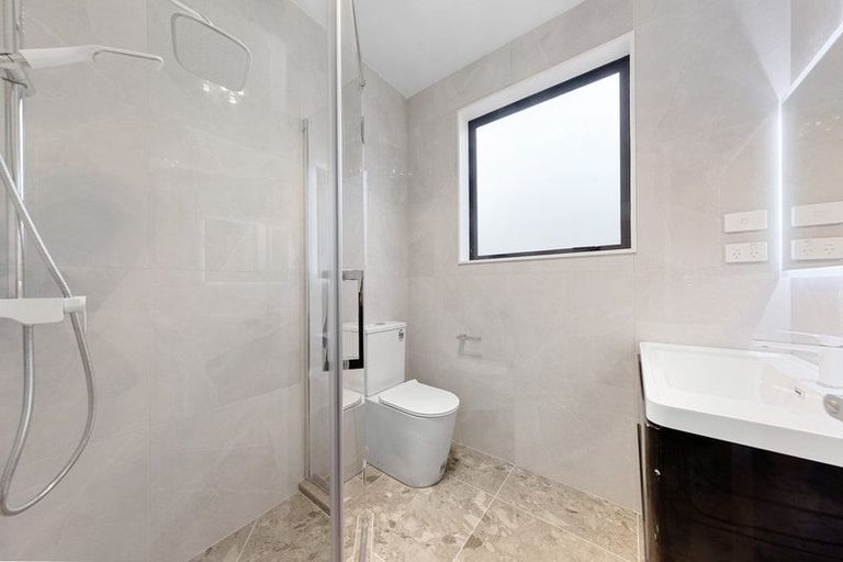 Photo of property in 17 Cara Avenue, Kumeu, 0810