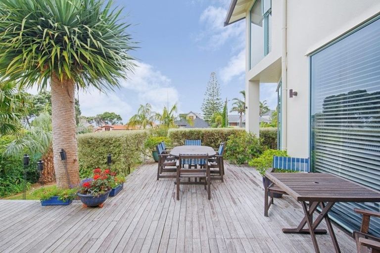 Photo of property in 1/42 Churchill Road, Murrays Bay, Auckland, 0630