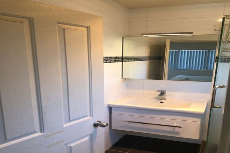 Photo of property in 8 Blethyn Place, Te Atatu South, Auckland, 0610