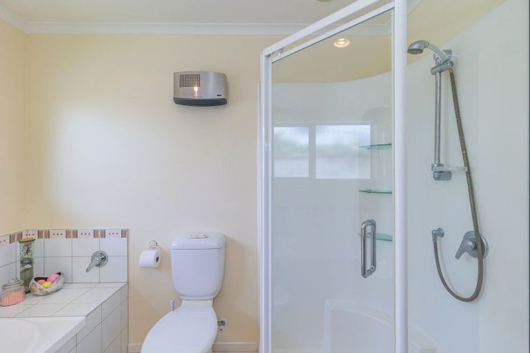 Photo of property in 66a Weraroa Road, Levin, 5510