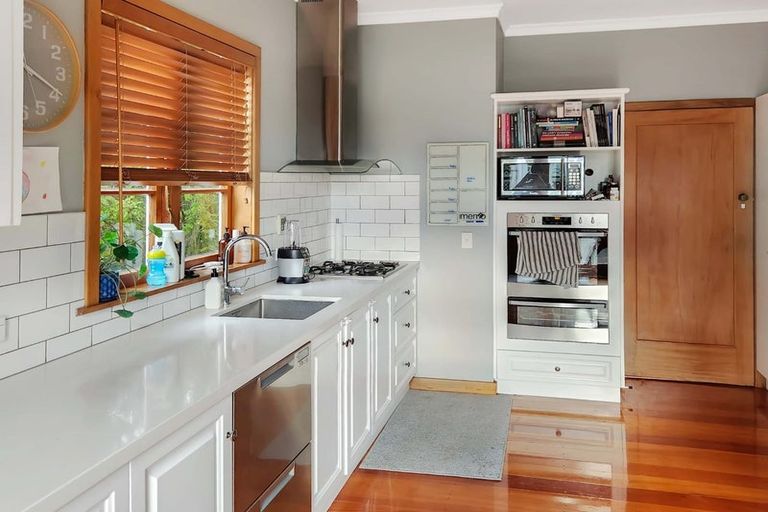 Photo of property in 27 Marina Grove, Hutt Central, Lower Hutt, 5010