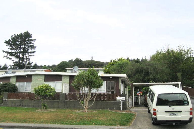 Photo of property in 2/26 Hillside Drive, Maoribank, Upper Hutt, 5018
