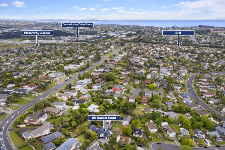 Photo of property in 69 Sunset Road, Totara Vale, Auckland, 0632