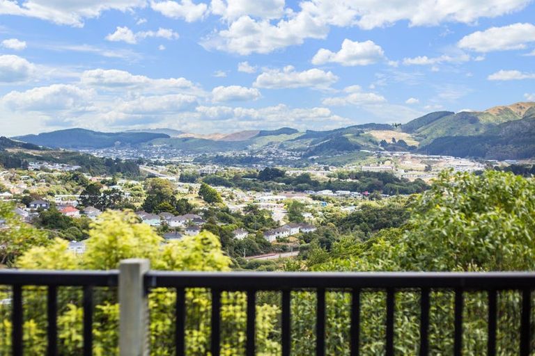 Photo of property in 55 Queen Charlotte Drive, Aotea, Porirua, 5024