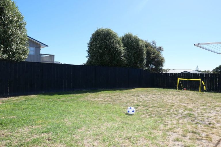 Photo of property in 27 Titoki Road, Waikanae Beach, Waikanae, 5036