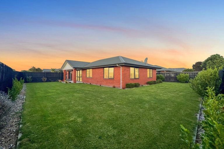 Photo of property in 8 Reserve Close, Woolston, Christchurch, 8062