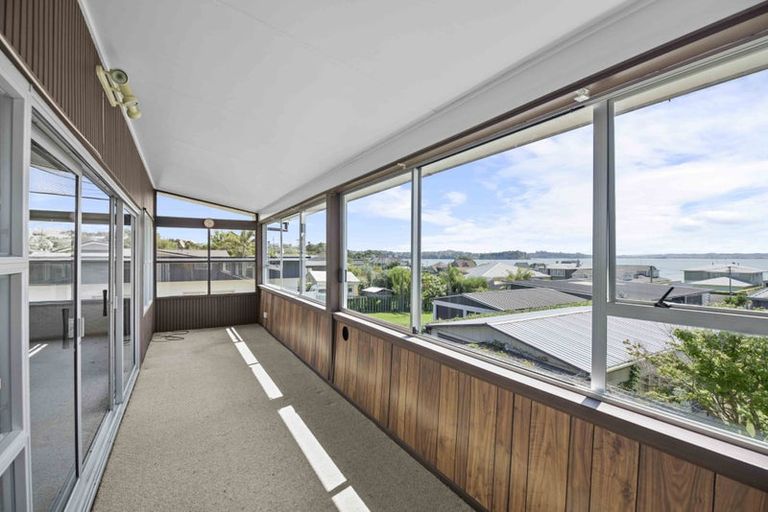 Photo of property in 42 De Luen Avenue, Tindalls Beach, Whangaparaoa, 0930
