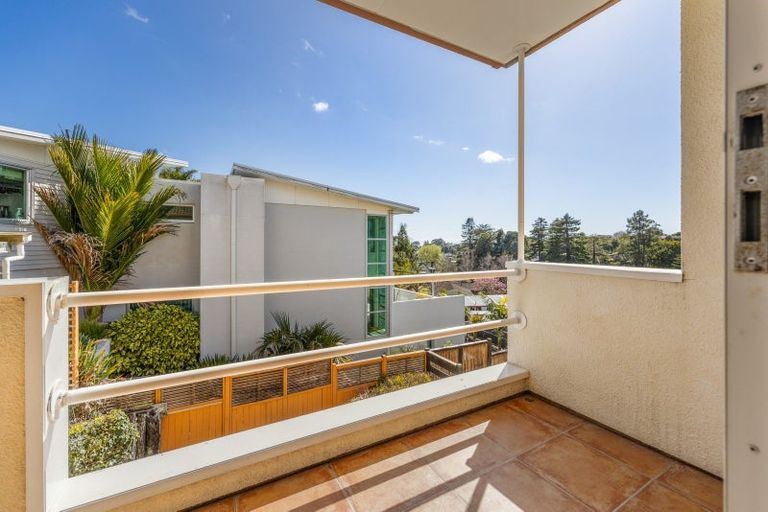 Photo of property in 3 Pentland Place, Highlands Park, New Plymouth, 4312