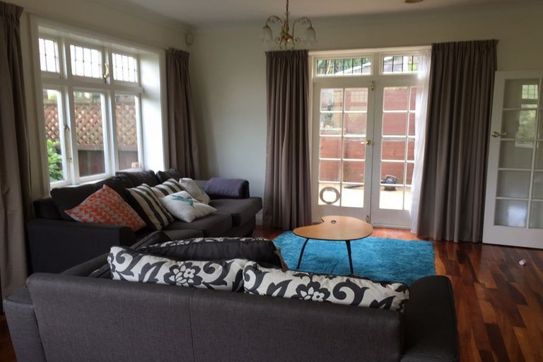 Photo of property in 28 Saint Michaels Crescent, Kelburn, Wellington, 6012