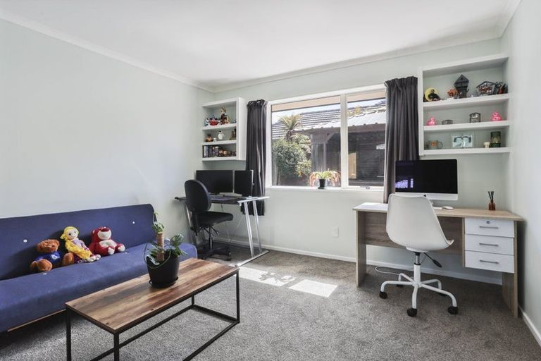 Photo of property in 1 Flaxgrove Place, Parklands, Christchurch, 8083