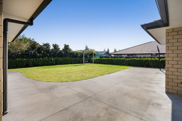 Photo of property in 12 Oakmont Crescent, Waiwhakaiho, New Plymouth, 4312