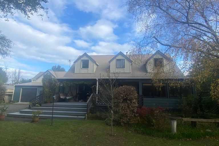 Photo of property in 8 Escort Grove, Awapuni, Palmerston North, 4412