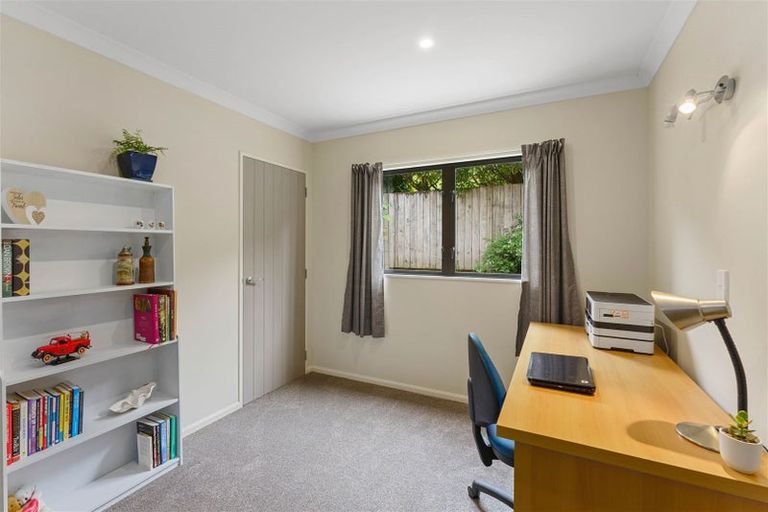 Photo of property in 37 Huia Street, Waikanae, 5036