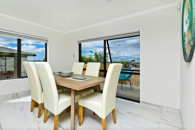 Photo of property in 4223d Great North Road, Glendene, Auckland, 0602