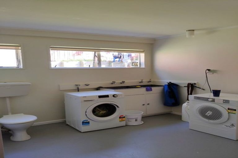 Photo of property in 42 Churton Drive, Churton Park, Wellington, 6037