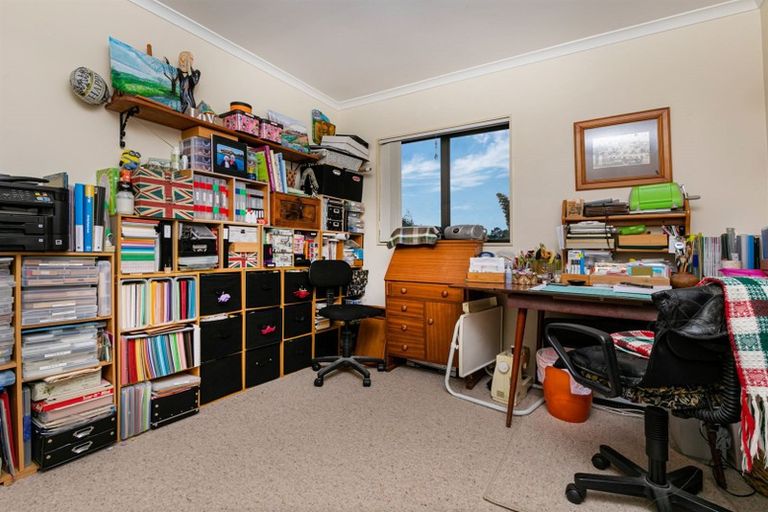 Photo of property in 15 Westglen Place, Ranui, Auckland, 0612