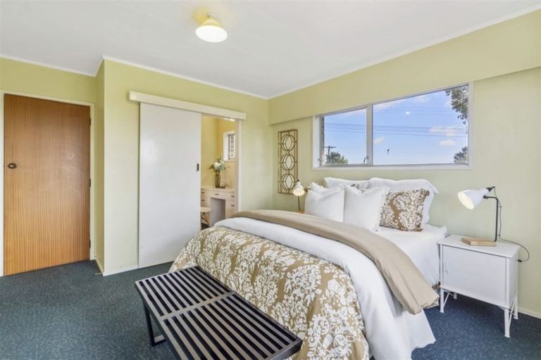 Photo of property in 1144 Scenic Drive North, Swanson, Auckland, 0816