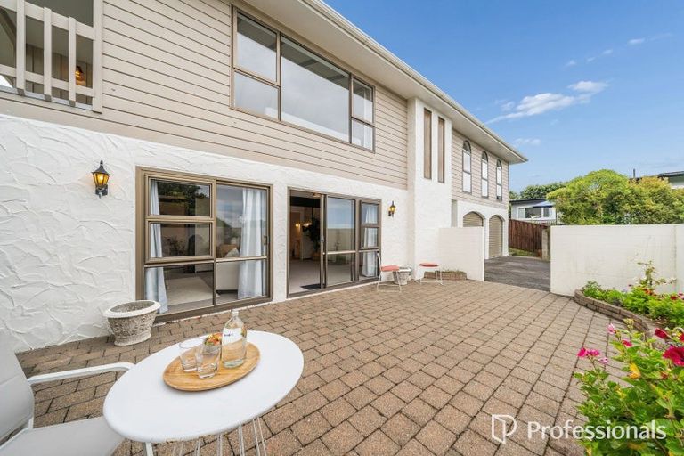 Photo of property in 14 Hibiscus Grove, Maungaraki, Lower Hutt, 5010