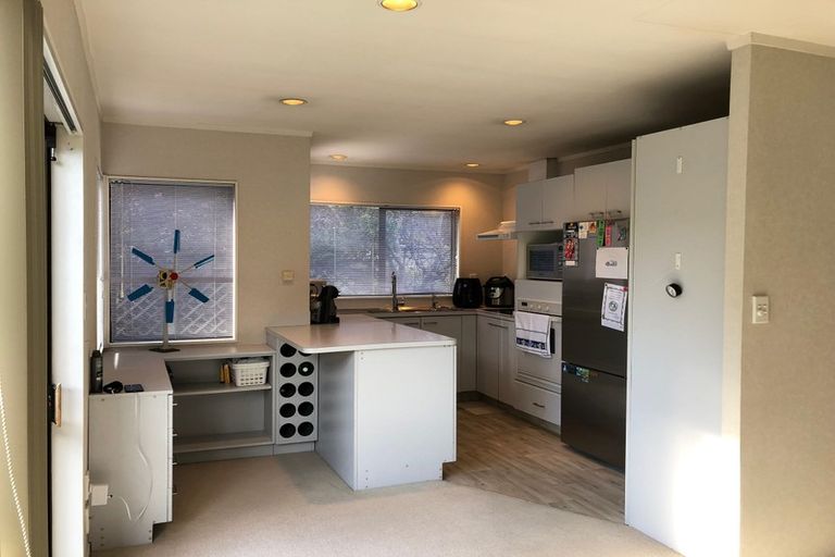 Photo of property in 27 Pinewood Grove, Botany Downs, Auckland, 2010