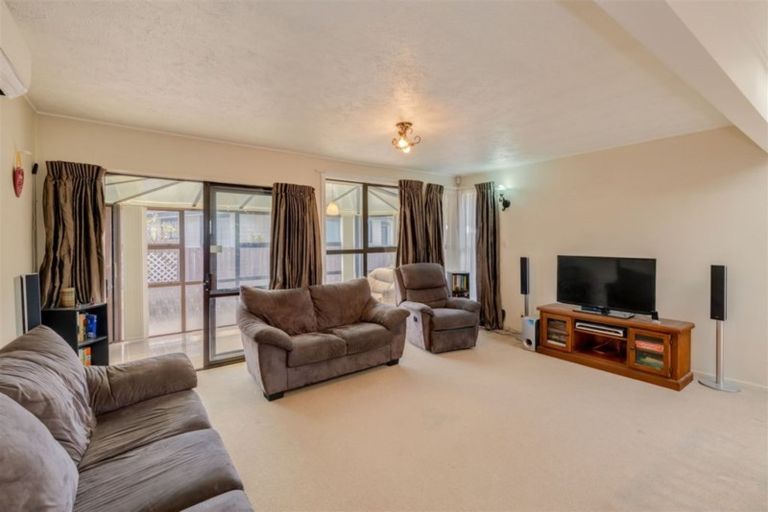 Photo of property in 1/208 Grimseys Road, Redwood, Christchurch, 8051