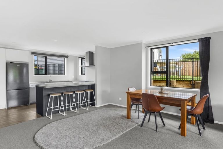 Photo of property in 14 Discovery Place, Marfell, New Plymouth, 4310