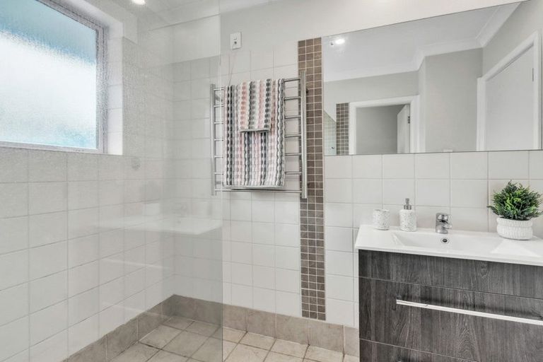 Photo of property in 328 Memorial Avenue, Burnside, Christchurch, 8053