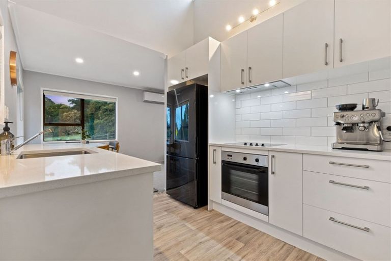 Photo of property in 15a Bridge Avenue, Te Atatu South, Auckland, 0610