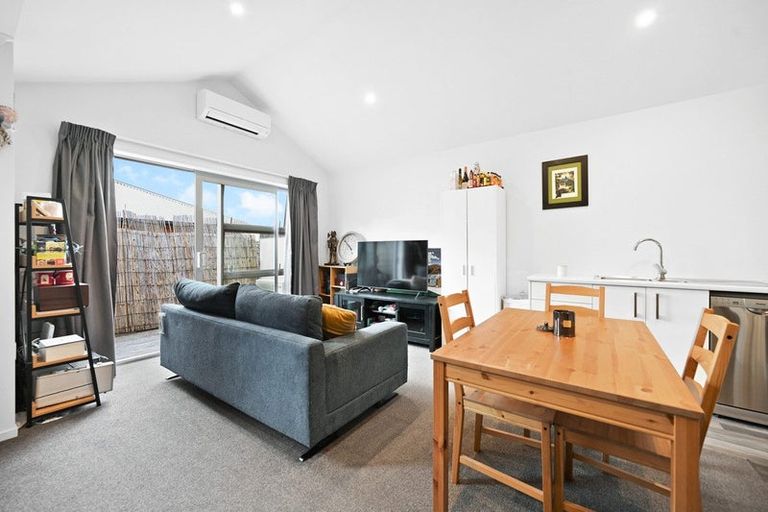 Photo of property in 2/5 Teddy Street, Whitiora, Hamilton, 3200