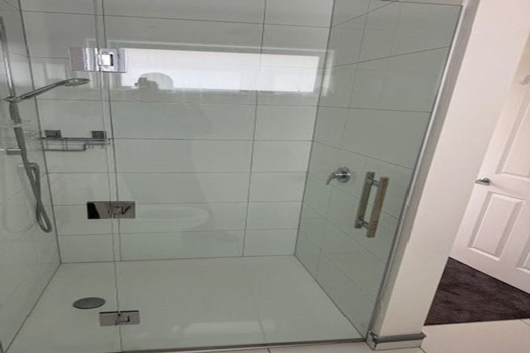 Photo of property in 12 Miles Crescent, Newlands, Wellington, 6037