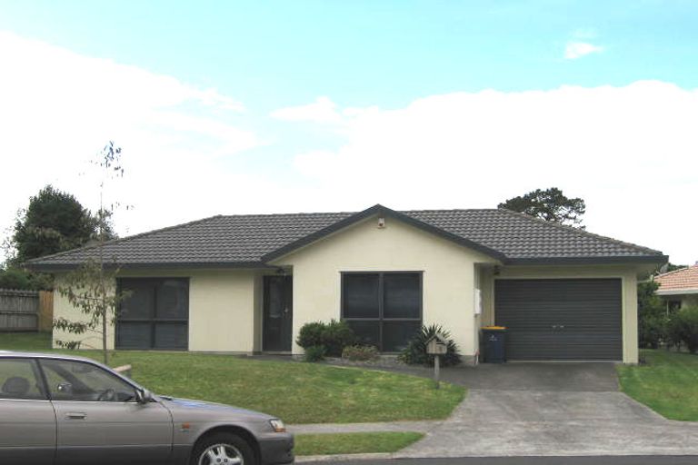 Photo of property in 8 Lanier Place, Glendene, Auckland, 0602