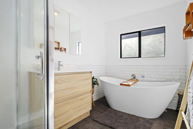 Photo of property in 21 Riverside Drive, Waiuku, 2123