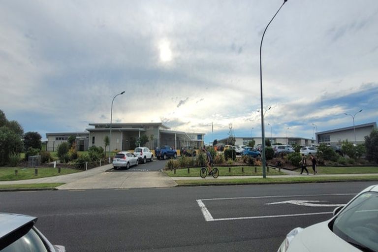 Photo of property in 33 Golden Sands Drive, Papamoa Beach, Papamoa, 3118