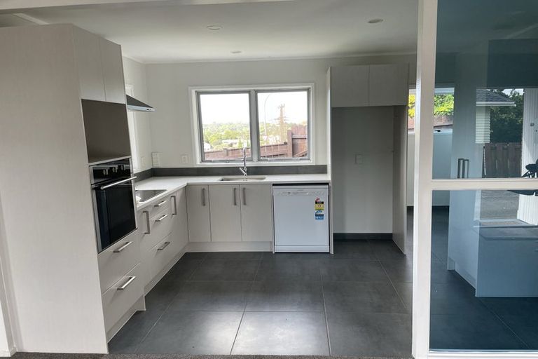 Photo of property in 1/4 Pemberton Avenue, Bayview, Auckland, 0629