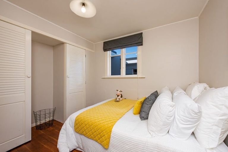 Photo of property in 104 Ironside Road, Johnsonville, Wellington, 6037