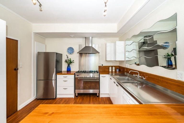 Photo of property in 73 Nimmo Avenue East, Waikanae, 5036