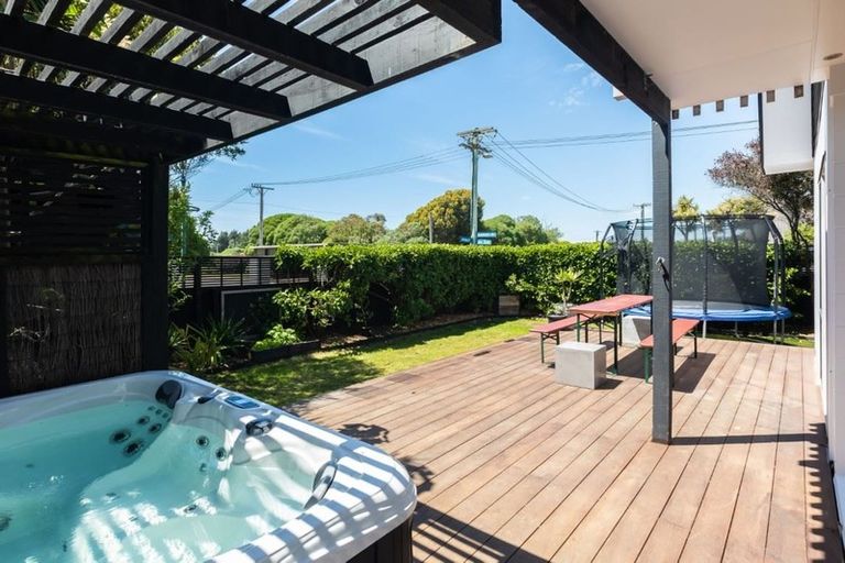 Photo of property in 17 Larnach Street, Waimairi Beach, Christchurch, 8083
