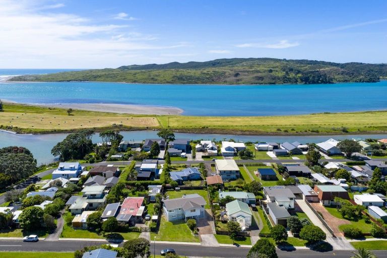 Photo of property in 19 Taipari Avenue, Raglan, 3225
