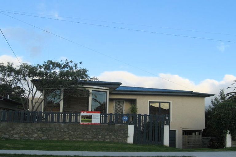 Photo of property in 24 Golf Road, Paraparaumu Beach, Paraparaumu, 5032