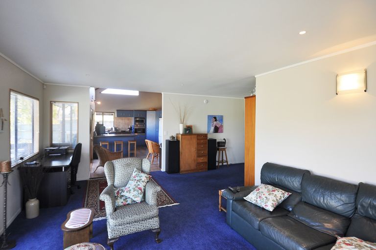 Photo of property in 2 Lax Crescent, Leigh, 0985