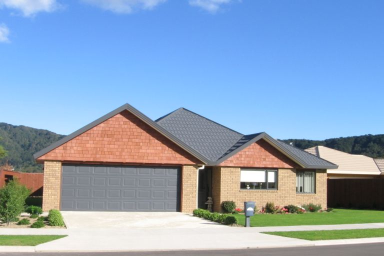 Photo of property in 5 Sun Valley Grove, Wainuiomata, Lower Hutt, 5014