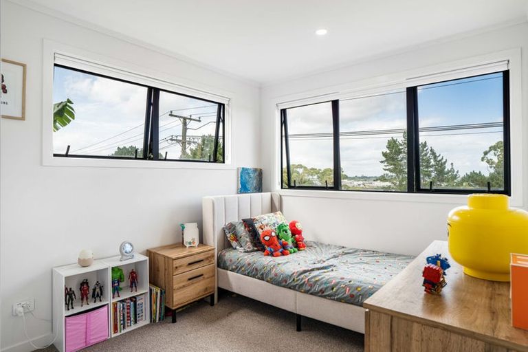 Photo of property in 2/141 Wallace Road, Mangere Bridge, Auckland, 2022