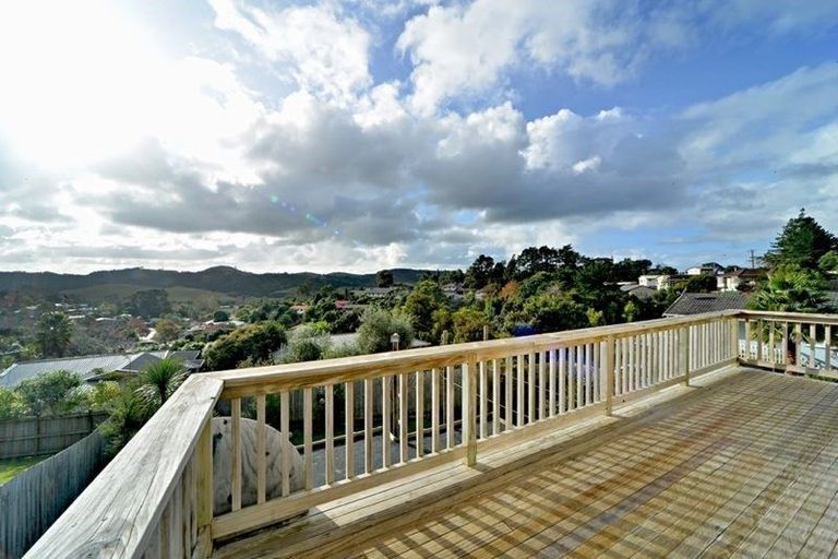 Photo of property in 25 Hillcrest Road, Hatfields Beach, Orewa, 0931