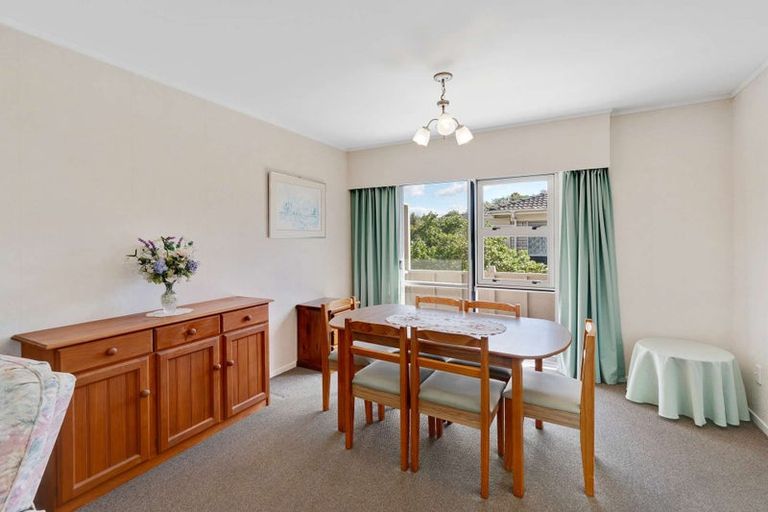 Photo of property in 2/4212a Great North Road, Glendene, Auckland, 0602