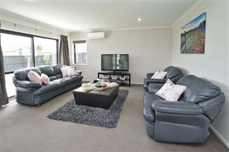 Photo of property in 14 Piwakawaka Court, Rototuna North, Hamilton, 3210