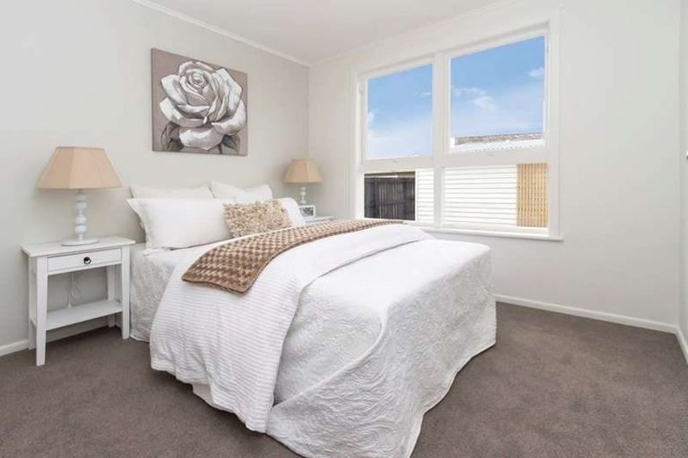 Photo of property in 8a White Road, Manurewa, Auckland, 2102