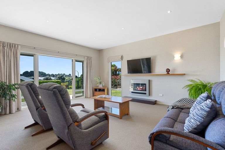 Photo of property in 10 Sampson Avenue, Waiwhakaiho, New Plymouth, 4312