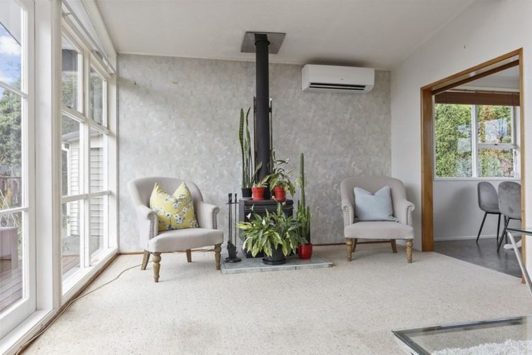 Photo of property in 18 Dalry Place, Mangere Bridge, Auckland, 2022