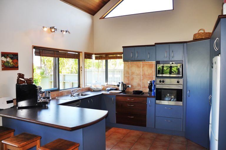 Photo of property in 2 Lax Crescent, Leigh, 0985